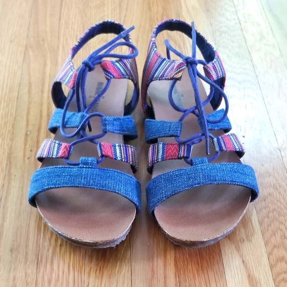 Minnetonka Shoes - Minnetonka Effie Multicolored Striped Gladiator Sandals - Sz 8